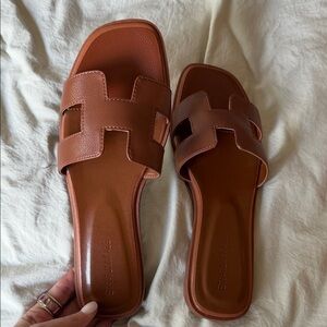 Amazon Hermes Look Alike Slide Sandals in Brown. Never worn. New in box